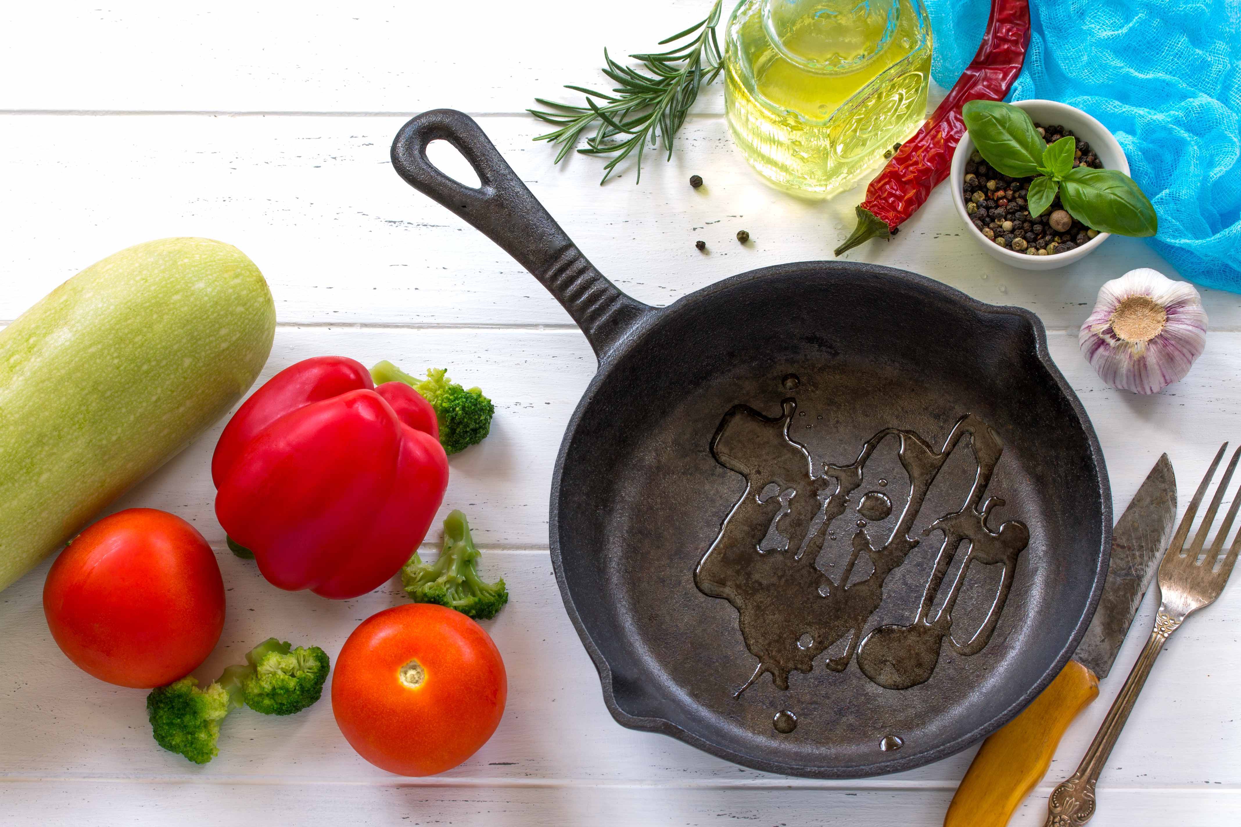Мифы о железе: готовка на чугунной сковородке и другие заблуждения
